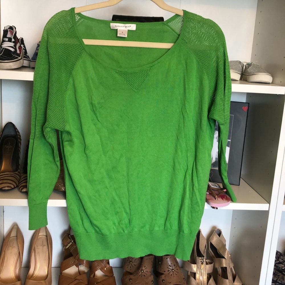 August silk- cute green top. Perfect for st patty